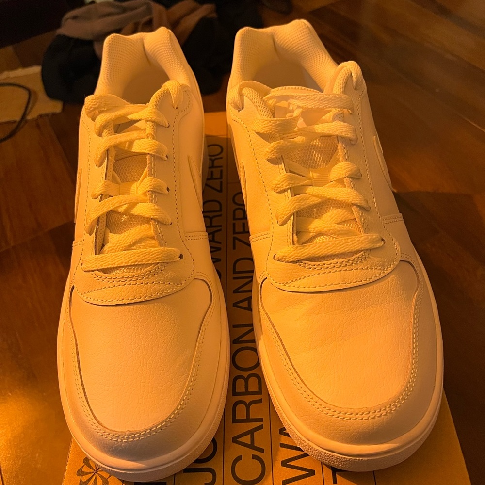Nike Shoes Size 10 - Picture 3 of 3